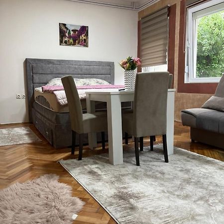 Aloha Apartment โนวีปาซาร์ ภายนอก รูปภาพ