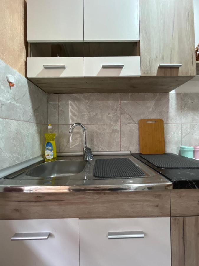 Aloha Apartment โนวีปาซาร์ ภายนอก รูปภาพ