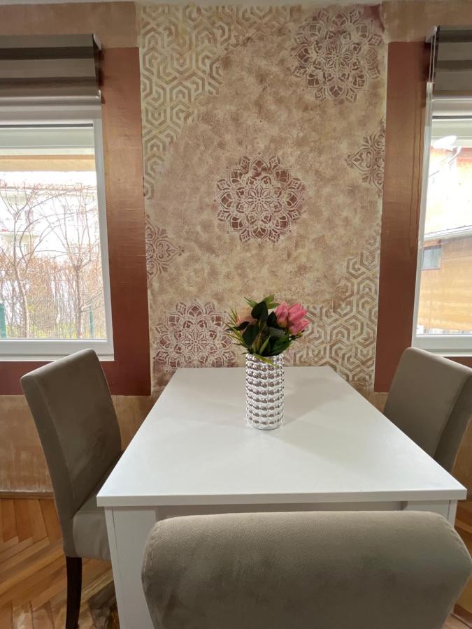 Aloha Apartment โนวีปาซาร์ ภายนอก รูปภาพ