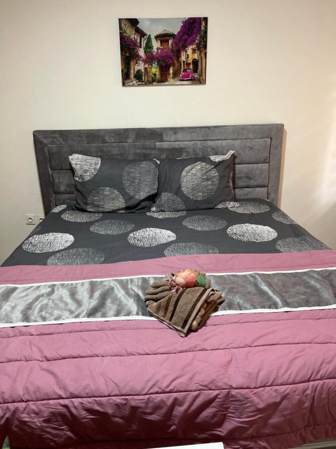 Aloha Apartment โนวีปาซาร์ ภายนอก รูปภาพ