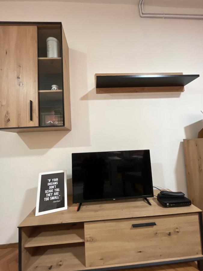 Aloha Apartment โนวีปาซาร์ ภายนอก รูปภาพ