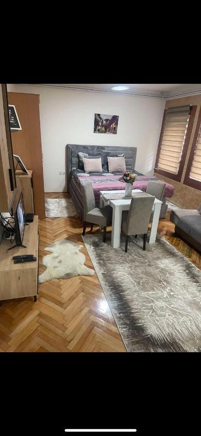 Aloha Apartment โนวีปาซาร์ ภายนอก รูปภาพ