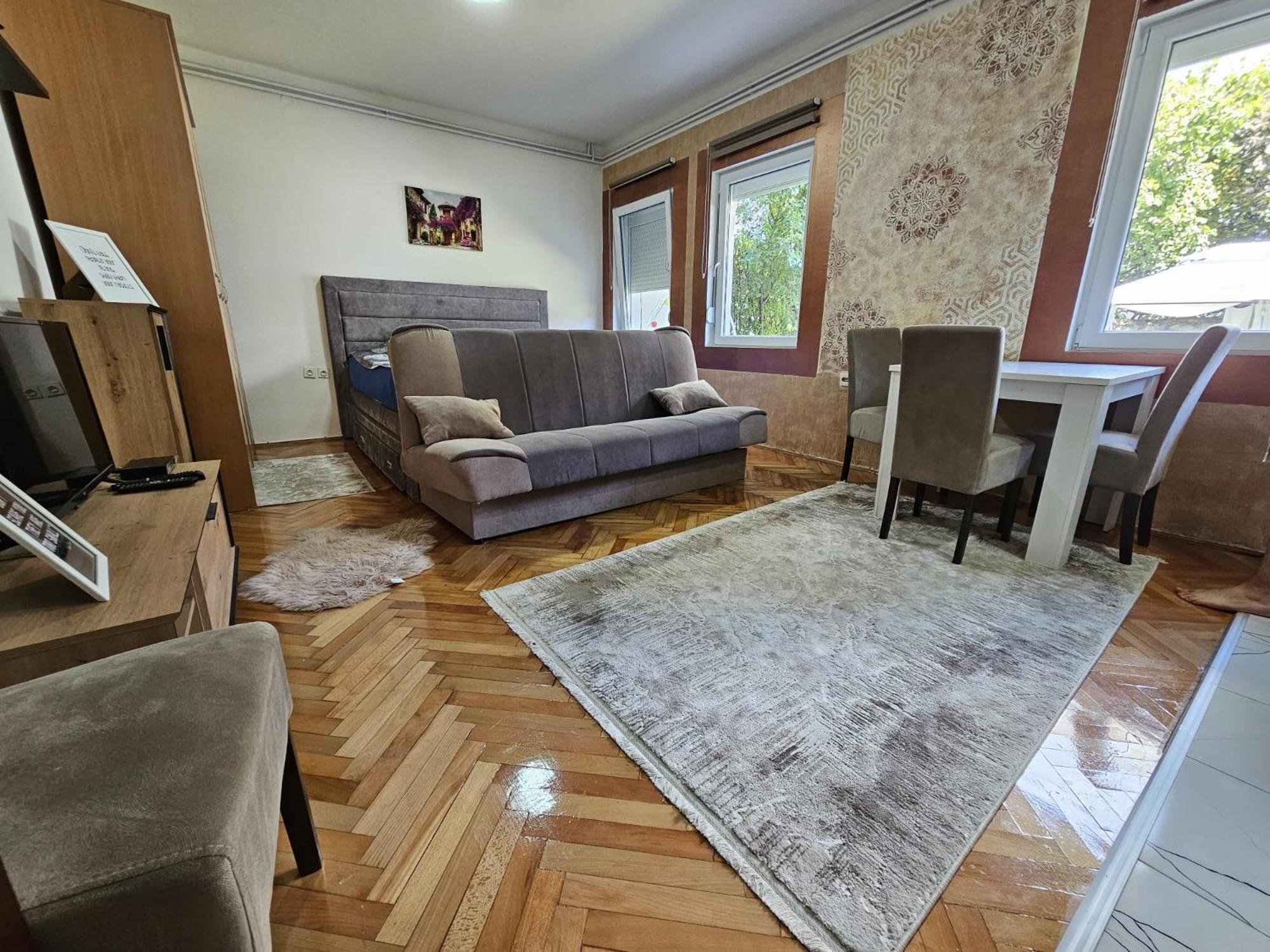 Aloha Apartment โนวีปาซาร์ ภายนอก รูปภาพ
